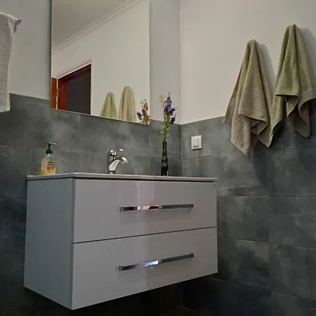 Iren Apartment *