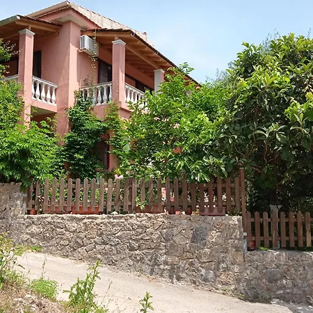 Iren Apartment Ýpsos